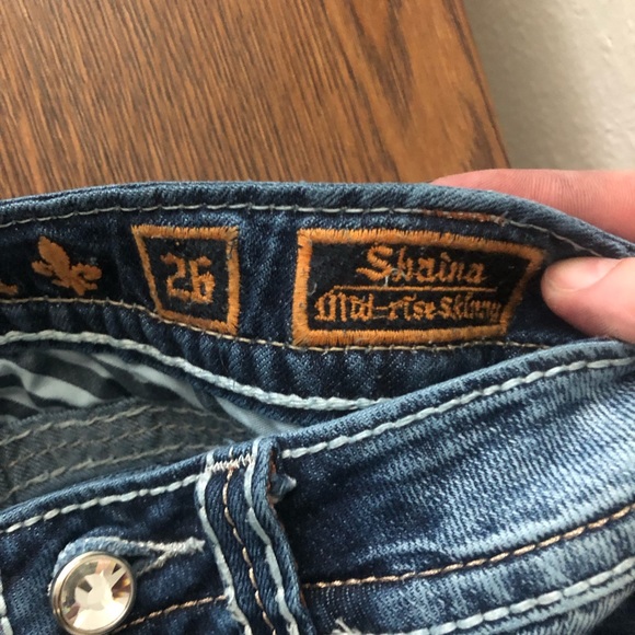 Size 26 mid rise skinny Shania Rock Revivals - Picture 3 of 6